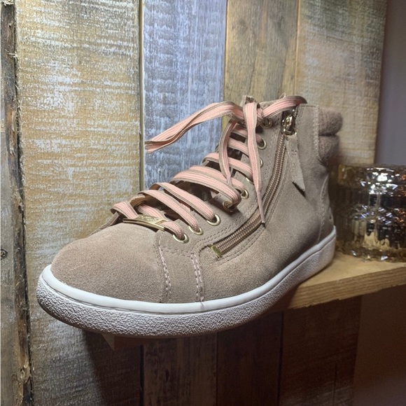 UGG Olive High-Top Sneakers in Brown sz 9 - Picture 3 of 5